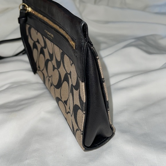 COACH wristlet - Picture 8 of 8